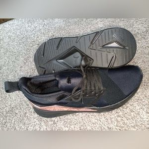 NWT Puma sneakers